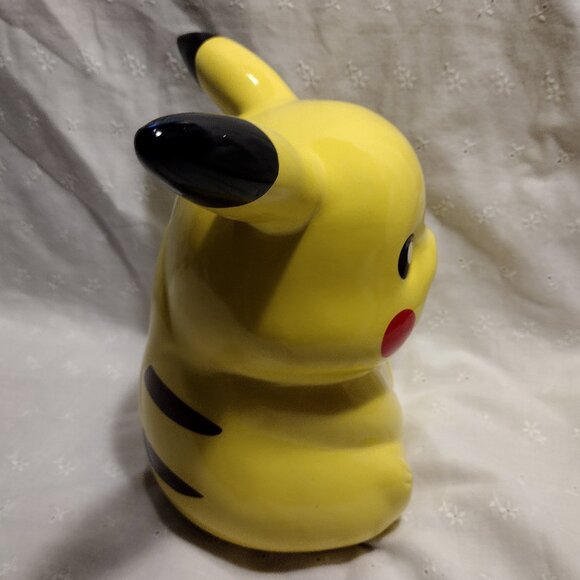 Pokemon || 8.5" Pikachu Ceramic Bank - Picture 4 of 11
